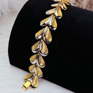 Gorgeous, vintage goldtone, and Silvertone heart shape link bracelet